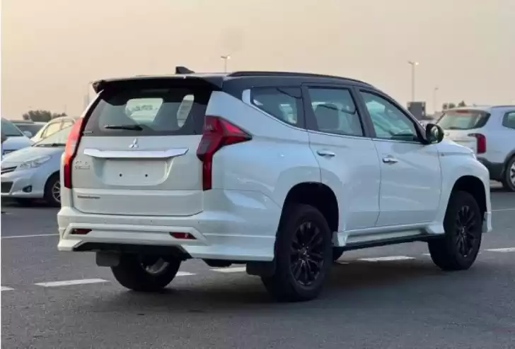 Utilisé Mitsubishi Montero À vendre au Dubai #32015 - 1  image 