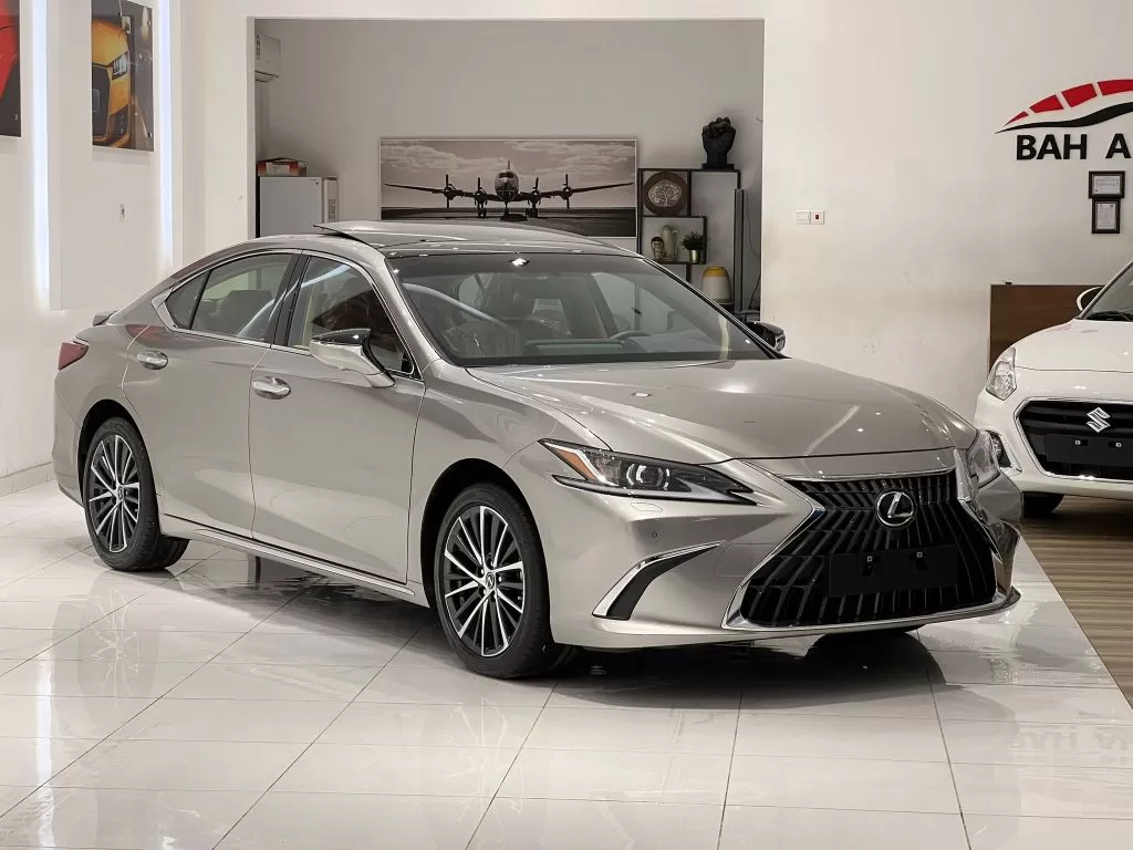 Brand New Lexus ES For Sale in Ar Rifa , Southern Governorate #34244 - 1  image 