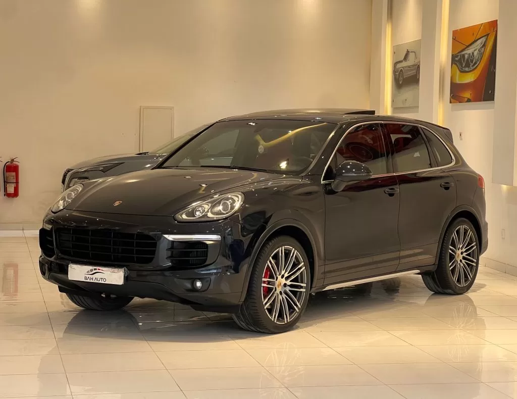 Used Porsche Cayenne SUV For Sale in Ar Rifa , Southern Governorate #34288 - 1  image 