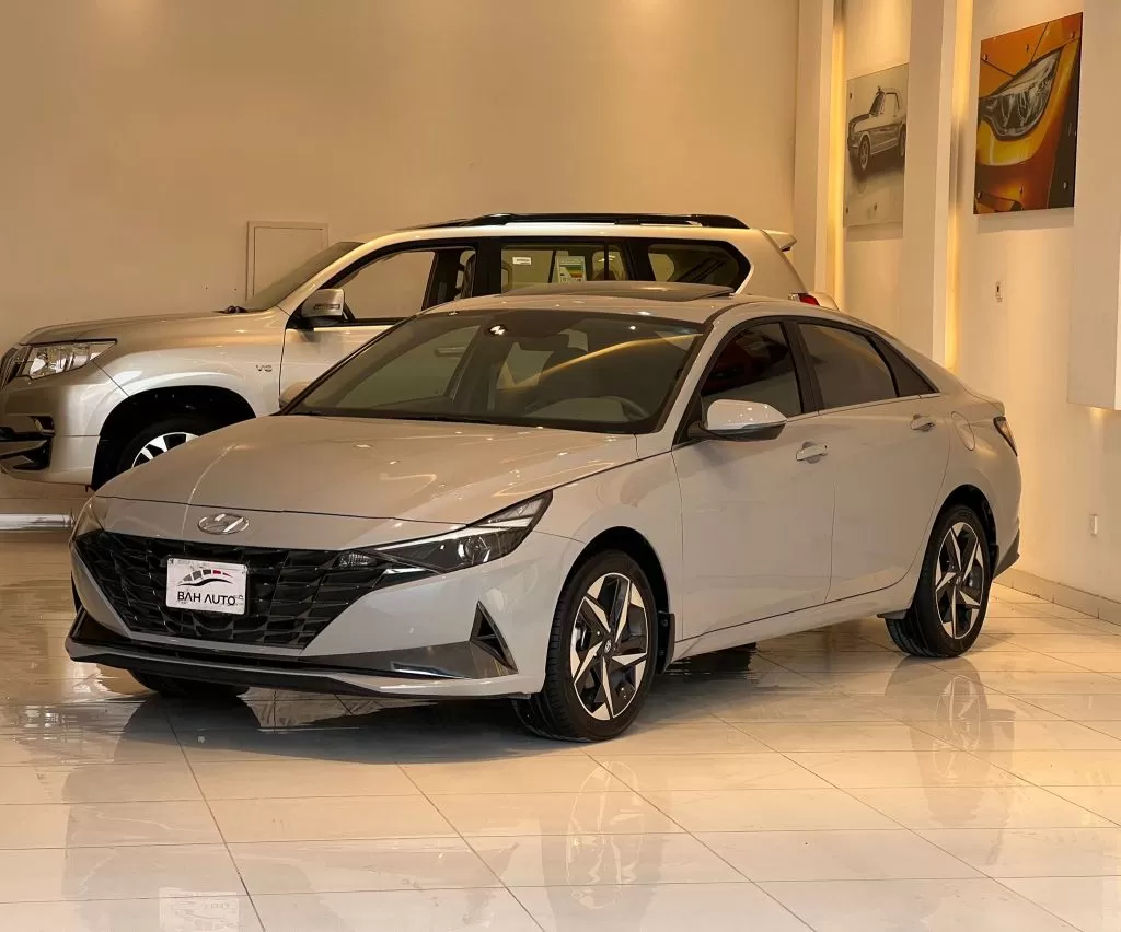 Used Hyundai Elantra For Sale in Ar Rifa , Southern Governorate #34295 - 1  image 