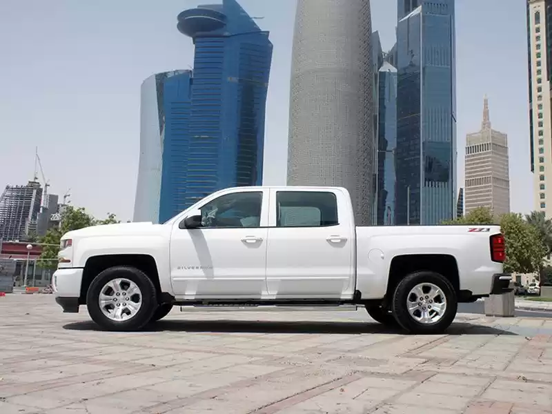 Gebraucht Chevrolet Unspecified Zu vermieten in Doha #6359 - 1  image 
