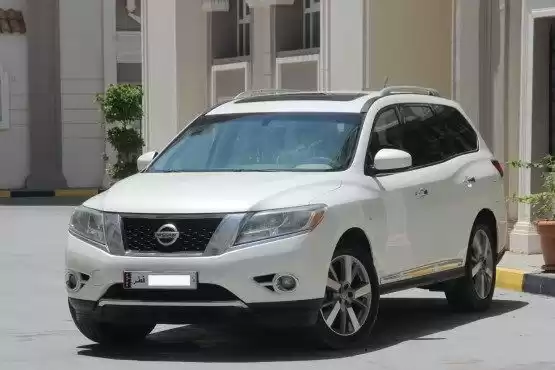 Использовал Nissan Pathfinder Продается в Аль-Садд , Доха #7969 - 1  image 