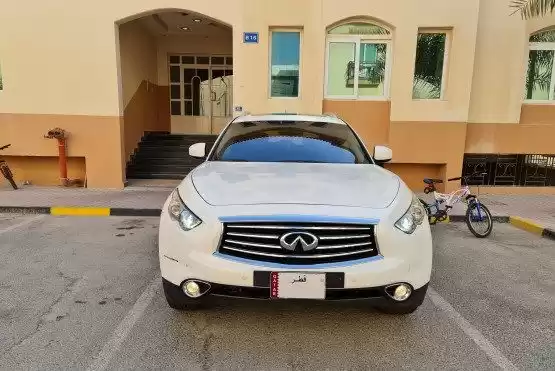 Used Infiniti QX70 For Sale in Al Sadd , Doha #8068 - 1  image 