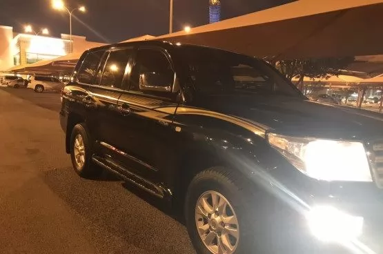 مستعملة Toyota Land Cruiser للبيع في الدوحة #8151 - 1  صورة 