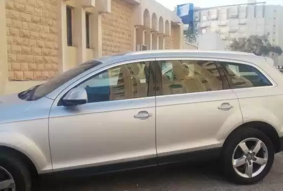 用过的 Audi Q7 出售 在 萨德 , 多哈 #8274 - 1  image 