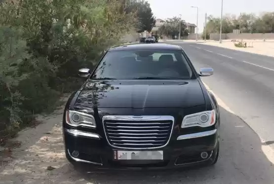 Usado Chrysler 300C Venta en Doha #8338 - 1  image 