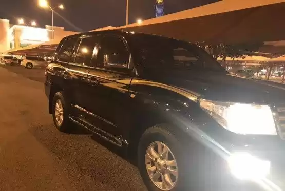 مستعملة Toyota Land Cruiser للبيع في الدوحة #8425 - 1  صورة 