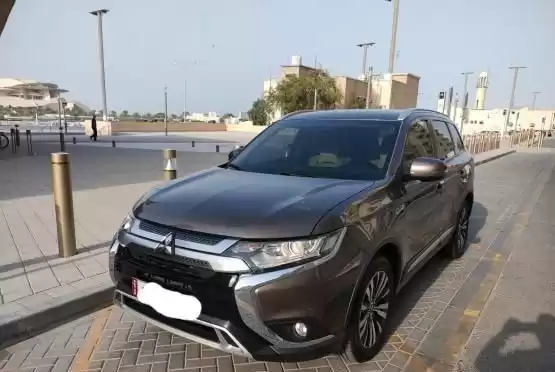 Использовал Mitsubishi Outlander Продается в Аль-Садд , Доха #8445 - 1  image 