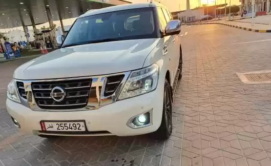 Использовал Nissan Patrol Продается в Доха #8459 - 1  image 