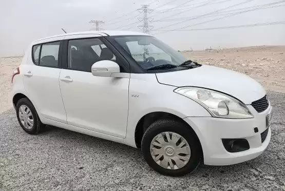 Gebraucht Suzuki Swift Zu verkaufen in Al Sadd , Doha #8478 - 1  image 