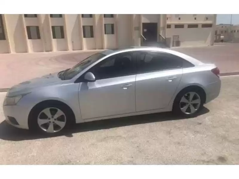 Used Chevrolet Cruze For Sale in Al Sadd , Doha #8500 - 1  image 