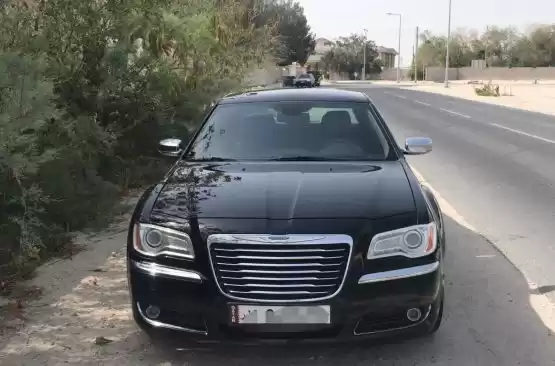 Usado Chrysler 300C Venta en Doha #8615 - 1  image 