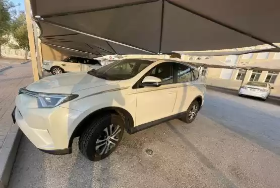 مستعملة Toyota RAV4 للبيع في الدوحة #8634 - 1  صورة 