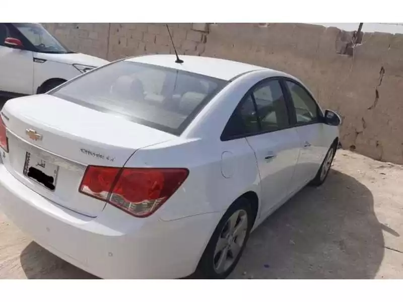 Gebraucht Chevrolet Cruze Zu verkaufen in Doha #8641 - 1  image 