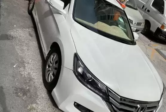 Gebraucht Honda Accord Zu verkaufen in Al Sadd , Doha #8696 - 1  image 