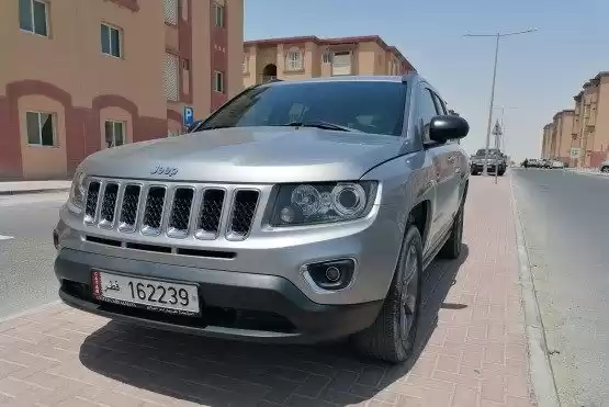 Kullanılmış Jeep Compass Satılık içinde Al Sadd , Doha #8700 - 1  image 