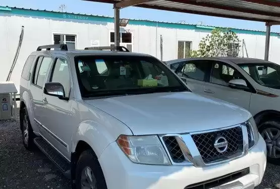 Использовал Nissan Pathfinder Продается в Доха #8771 - 1  image 