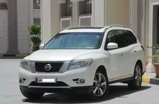 Использовал Nissan Pathfinder Продается в Аль-Садд , Доха #8837 - 1  image 