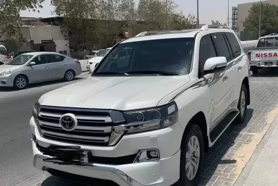 Kullanılmış Toyota Land Cruiser Satılık içinde Al Sadd , Doha #8931 - 1  image 