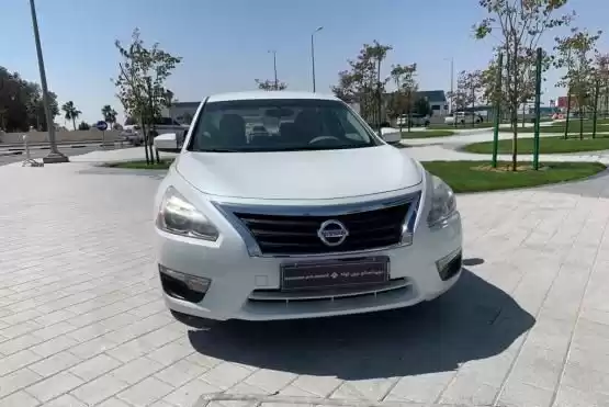 Использовал Nissan Altima Продается в Аль-Садд , Доха #8984 - 1  image 