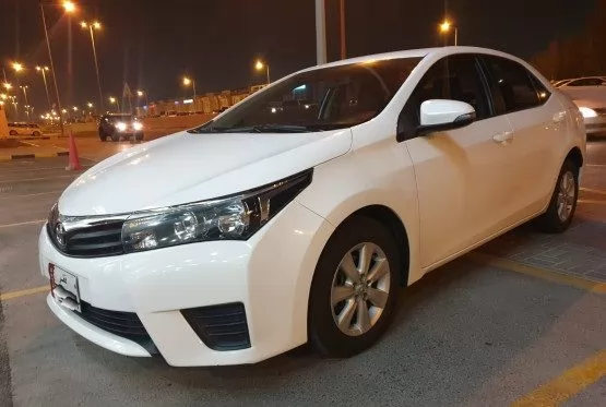 Kullanılmış Toyota Corolla Satılık içinde Al Sadd , Doha #9028 - 1  image 
