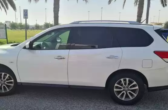 Gebraucht Nissan Pathfinder Zu verkaufen in Al Sadd , Doha #9047 - 1  image 