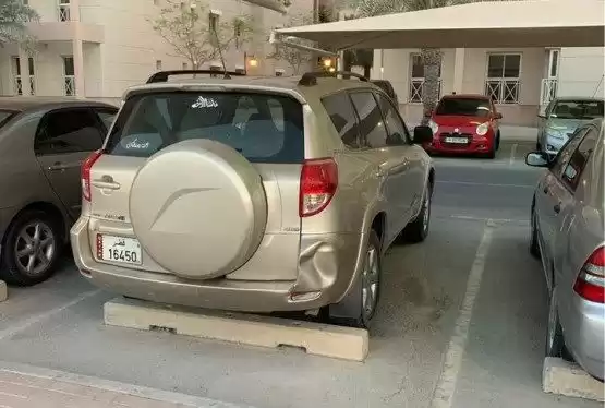 Gebraucht Toyota RAV4 Zu verkaufen in Doha #9087 - 1  image 