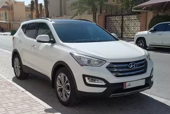 Utilisé Hyundai Santa Fe À vendre au Doha #9097 - 1  image 
