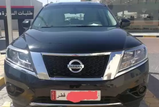 Использовал Nissan Pathfinder Продается в Аль-Садд , Доха #9271 - 1  image 