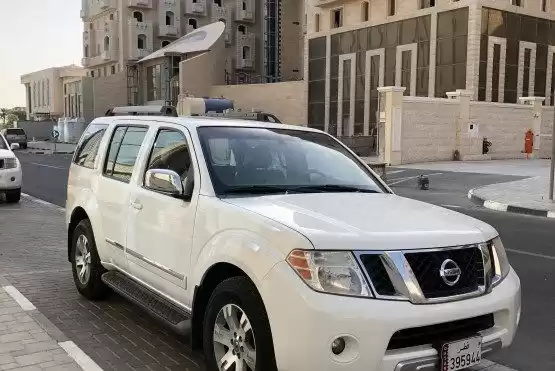 Gebraucht Nissan Pathfinder Zu verkaufen in Al Sadd , Doha #9328 - 1  image 