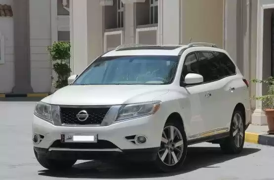 Использовал Nissan Pathfinder Продается в Аль-Садд , Доха #9366 - 1  image 