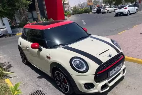 Gebraucht Mini Coupe Zu verkaufen in Al Sadd , Doha #9694 - 1  image 