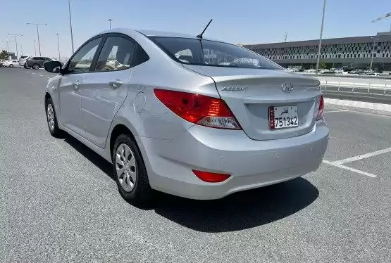 用过的 Hyundai Accent 出售 在 多哈 #9709 - 1  image 