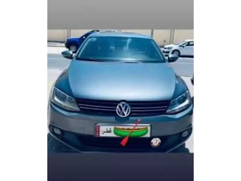 Использовал Volkswagen Jetta Продается в Доха #9741 - 1  image 
