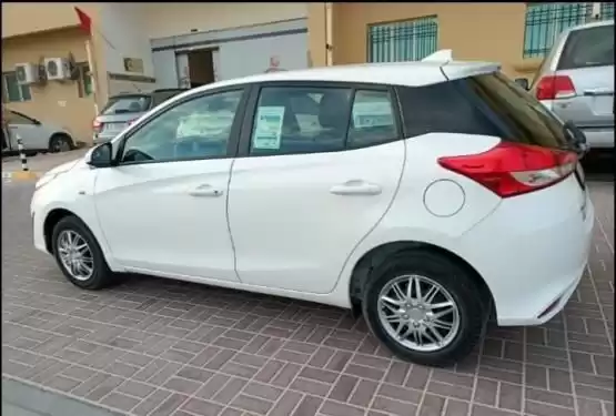 Использовал Toyota Yaris Продается в Аль-Садд , Доха #9753 - 1  image 