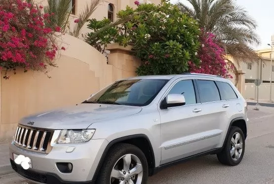 Использовал Jeep Grand Cherokee Продается в Аль-Садд , Доха #9929 - 1  image 
