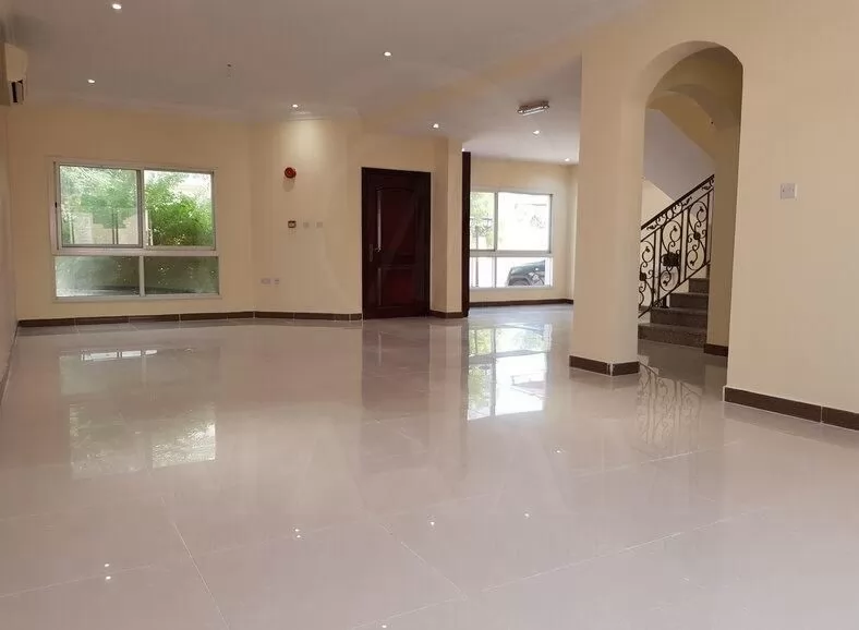 Жилой Готовая недвижимость 4 спальни Н/Ф Вилла в комплексе  в аренду в Аль-Садд , Доха #10011 - 1  image 