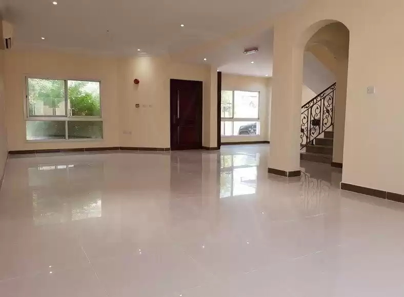 Residencial Listo Propiedad 4 habitaciones U / F Villa en Compound  alquiler en al-sad , Doha #10011 - 1  image 