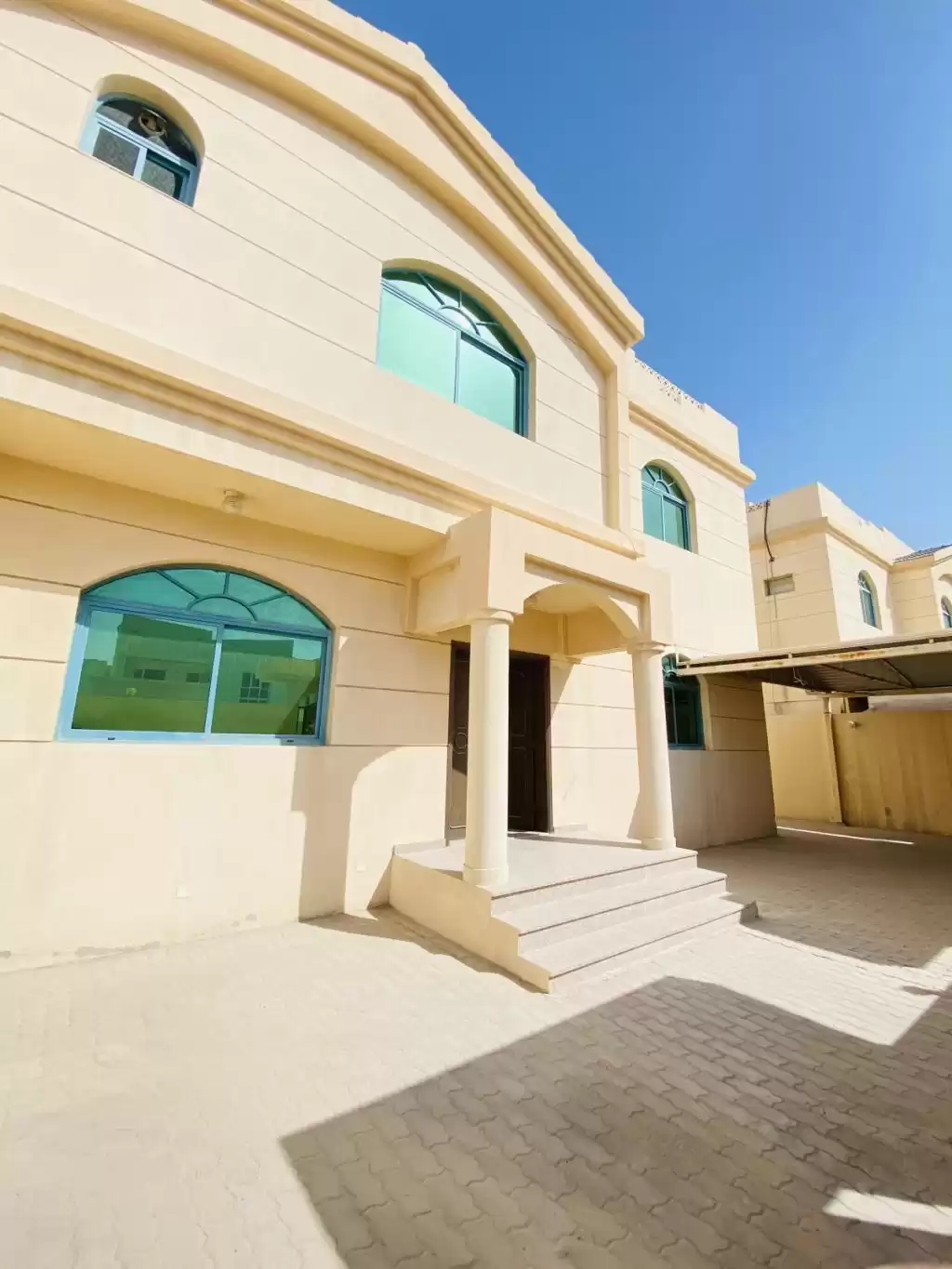 yerleşim Hazır Mülk 5 Yatak Odası U/F Müstakil Villa  kiralık içinde Al Sadd , Doha #10016 - 1  image 