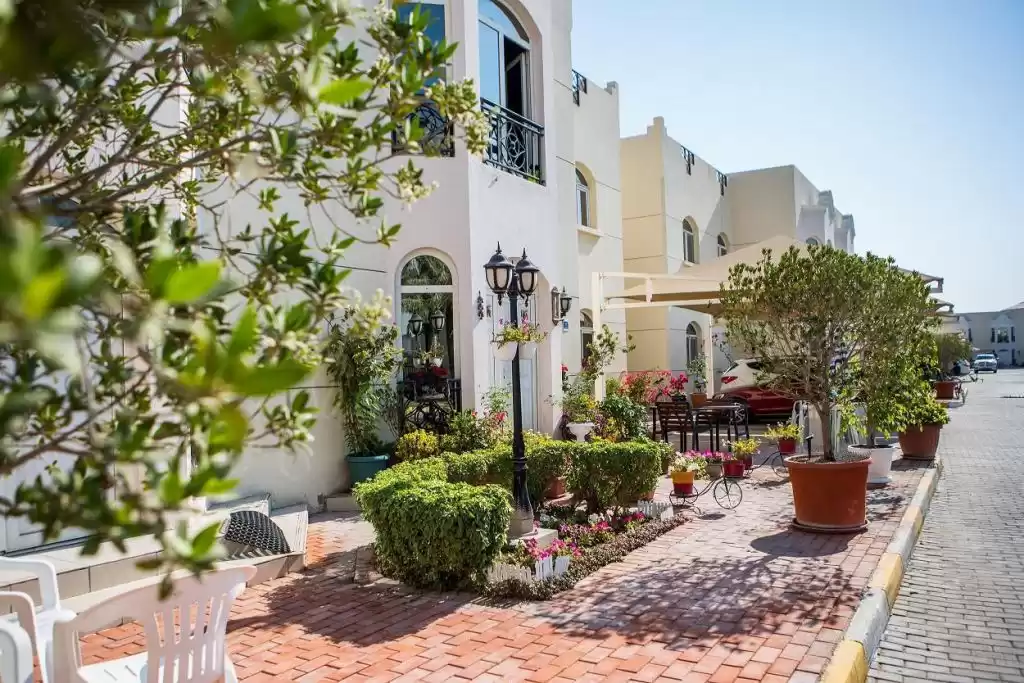 Résidentiel Propriété prête 3 chambres S / F Villa à Compound  a louer au Al-Sadd , Doha #10031 - 1  image 