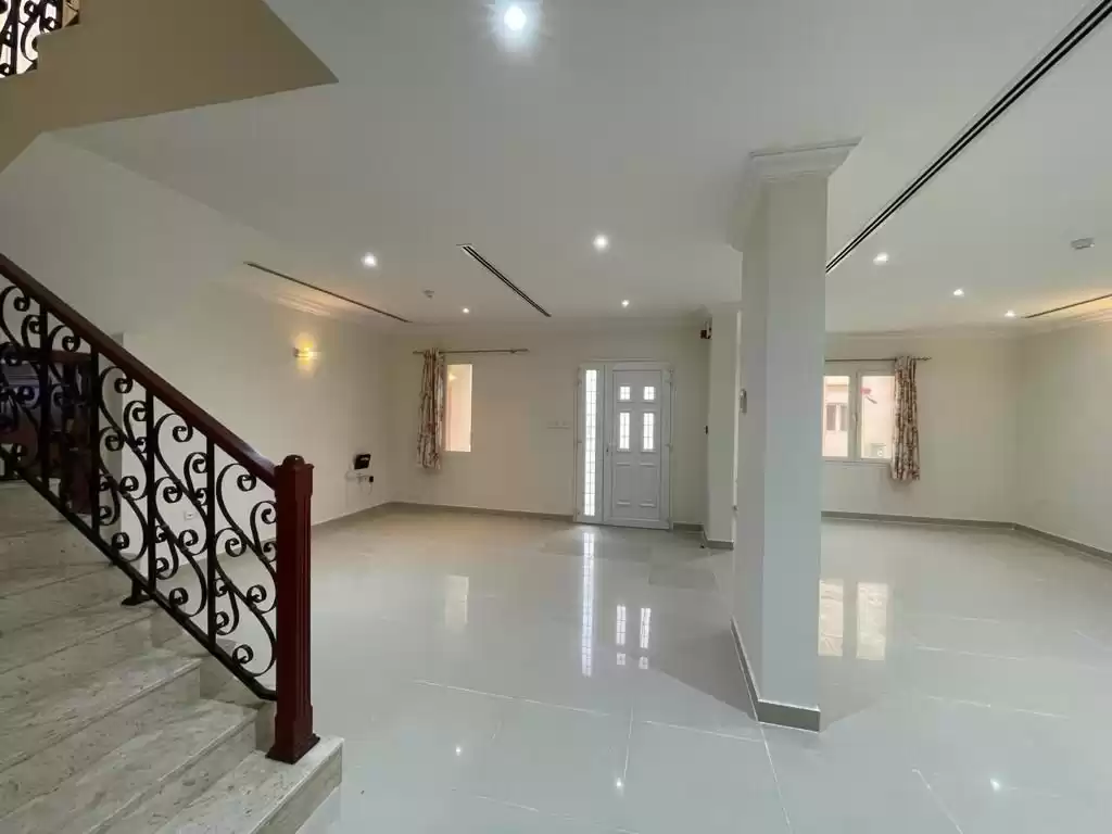 Residencial Listo Propiedad 4 habitaciones S / F Villa en Compound  alquiler en al-sad , Doha #10045 - 1  image 