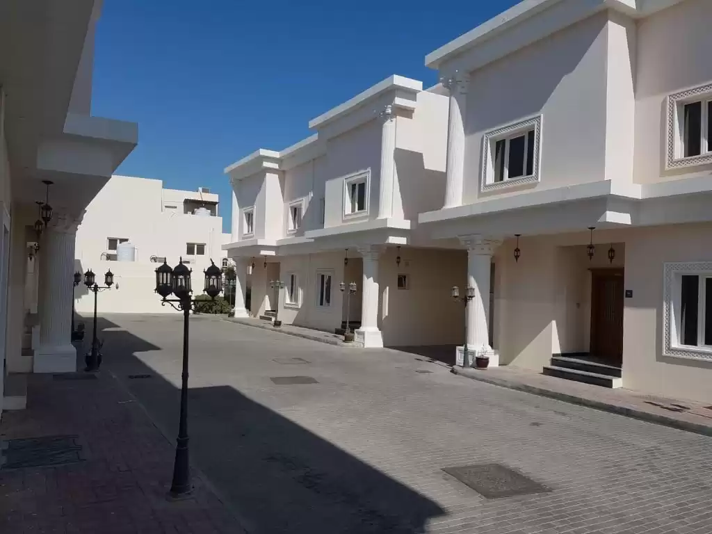 Residencial Listo Propiedad 5 habitaciones U / F Villa en Compound  alquiler en al-sad , Doha #10049 - 1  image 