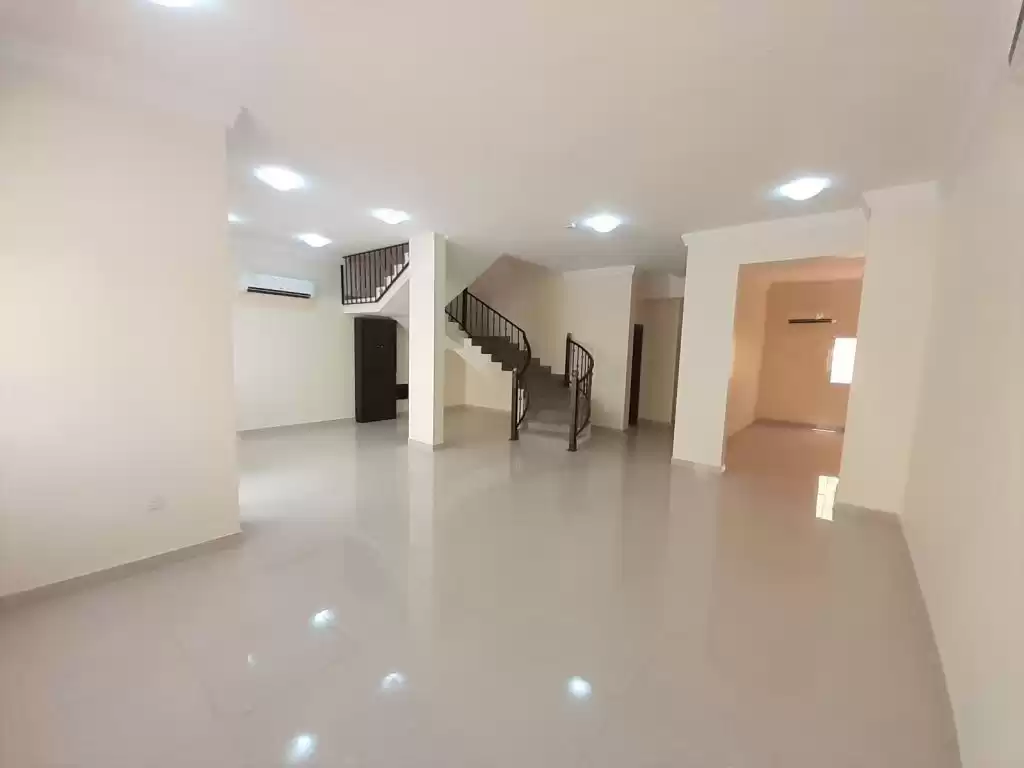 Residential Ready Property 4 Bedrooms U/F Villa in Compound  for rent in Al Sadd , Doha #10061 - 1  image 