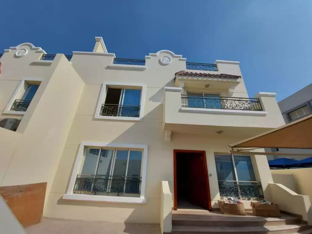 Residencial Listo Propiedad 5 habitaciones U / F Villa en Compound  alquiler en al-sad , Doha #10074 - 1  image 