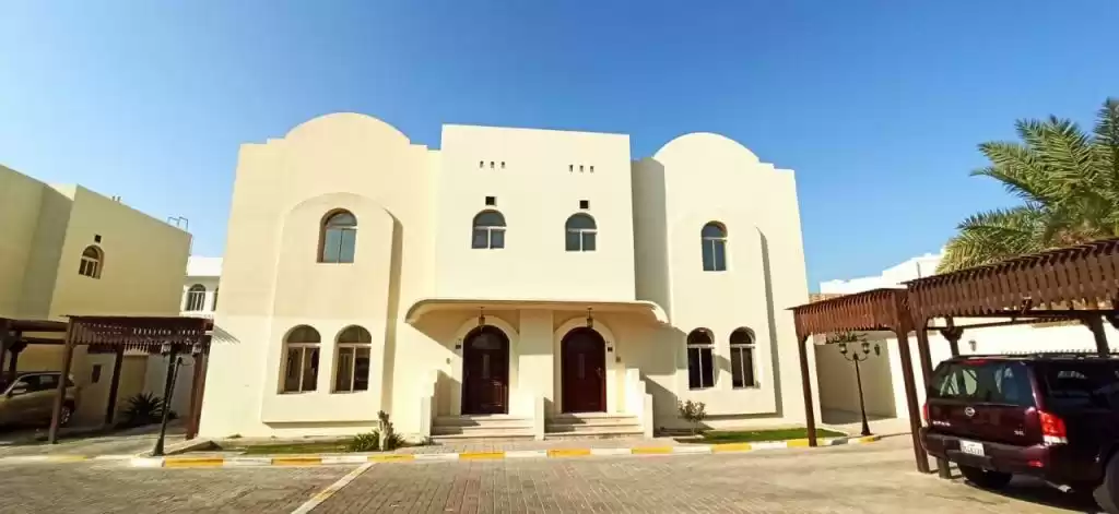 yerleşim Hazır Mülk 3 yatak odası S/F Site İçinde Villa  kiralık içinde Al Sadd , Doha #10084 - 1  image 