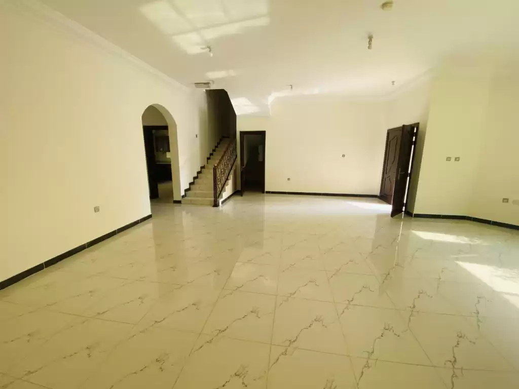 Résidentiel Propriété prête 5 chambres S / F Villa à Compound  a louer au Al-Sadd , Doha #10092 - 1  image 