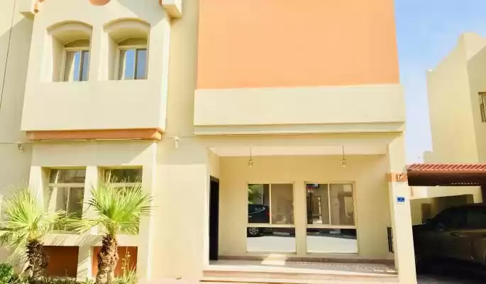 Residencial Listo Propiedad 4 habitaciones U / F Villa en Compound  alquiler en al-sad , Doha #10104 - 1  image 