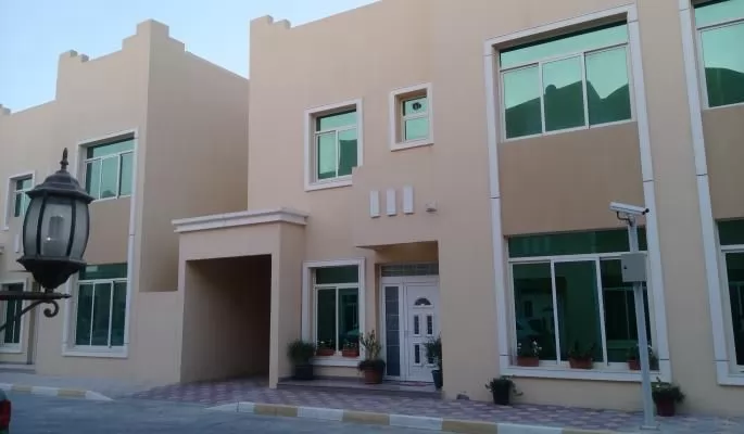 Wohn Klaar eigendom 6 Schlafzimmer U/F Villa in Verbindung  zu vermieten in Al Sadd , Doha #10108 - 1  image 