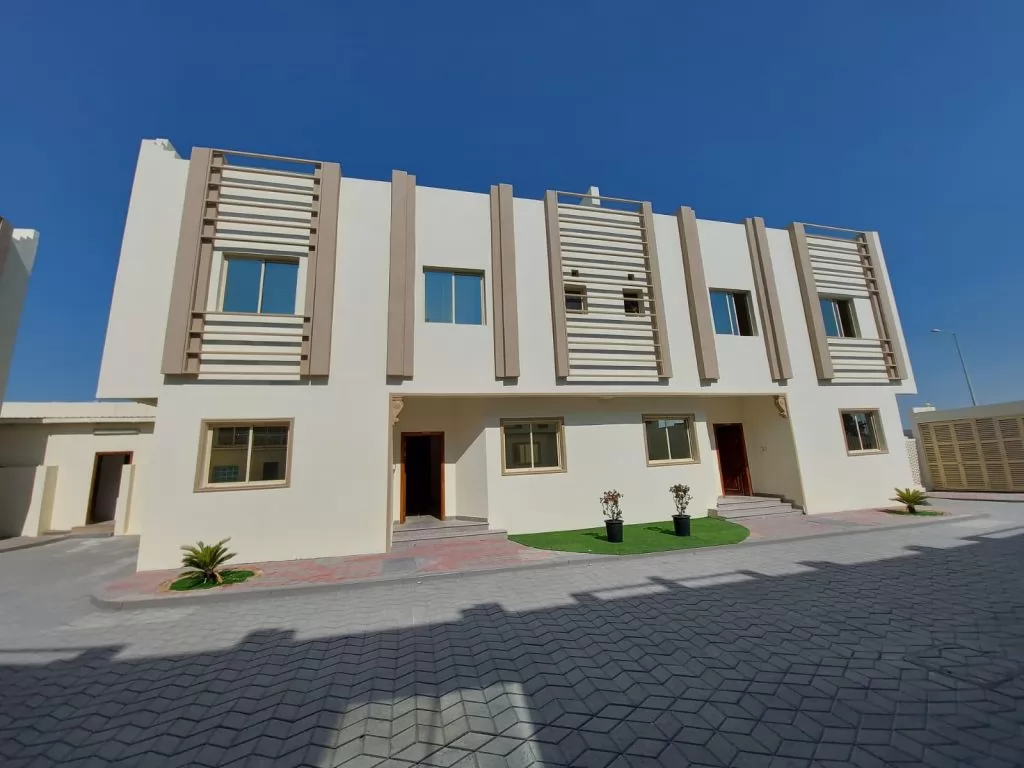 Жилой Готовая недвижимость 7 спален Н/Ф Вилла в комплексе  в аренду в Аль-Садд , Доха #10116 - 1  image 