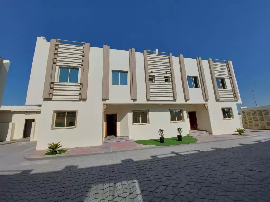 Résidentiel Propriété prête 7 chambres U / f Villa à Compound  a louer au Al-Sadd , Doha #10116 - 1  image 